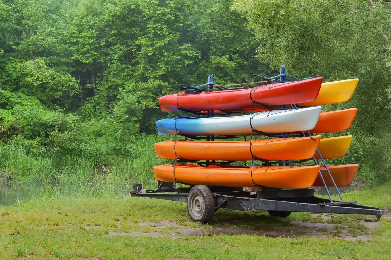 kajaki na przyczepie